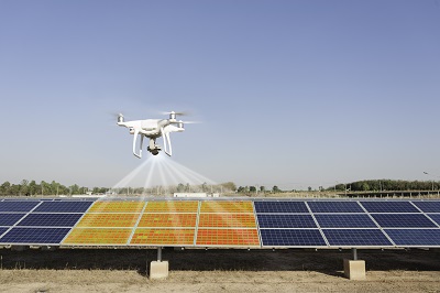 inspection panneaux solaires drone